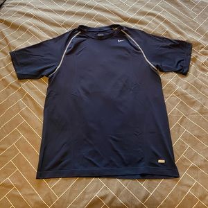 Men’s Nike navy athletic shirt in a size medium